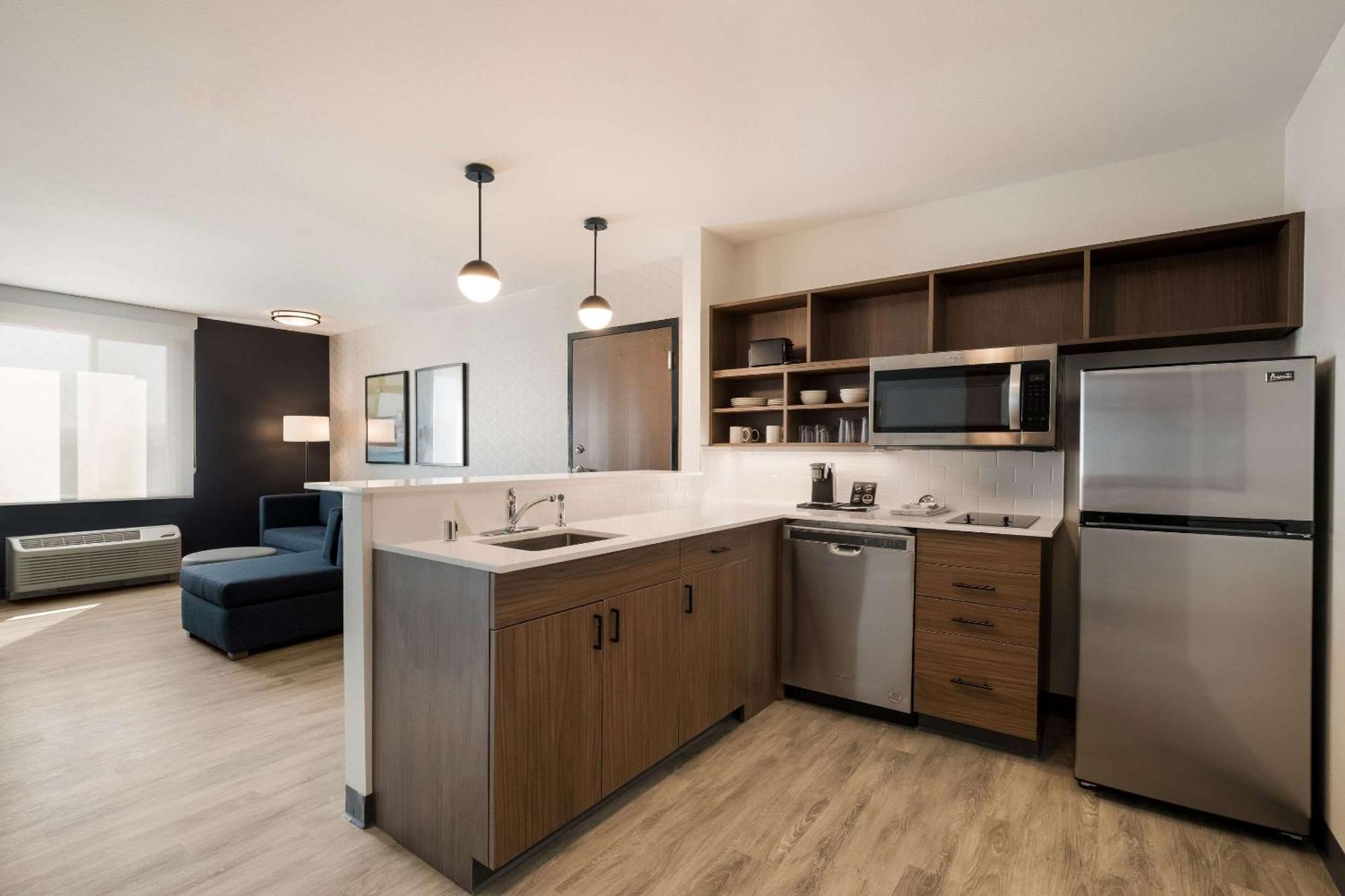 Everhome 2* Corona